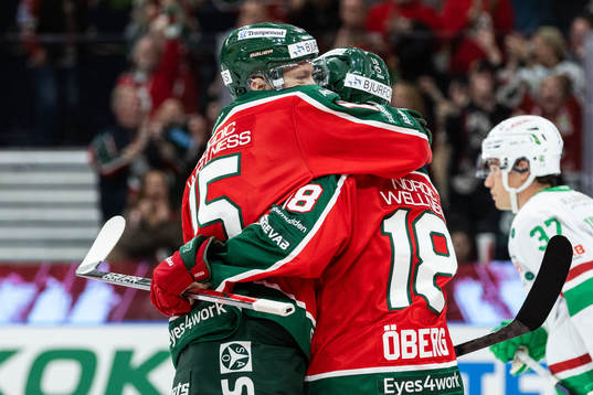 Frölundas Linus Öberg och Gustav Rydahl jublar