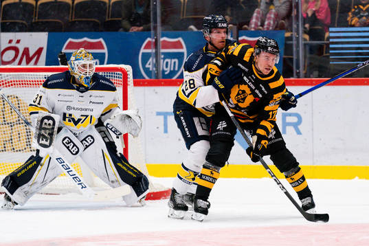 HV71s målvakt Joni Ortio och Joonas Nättinen