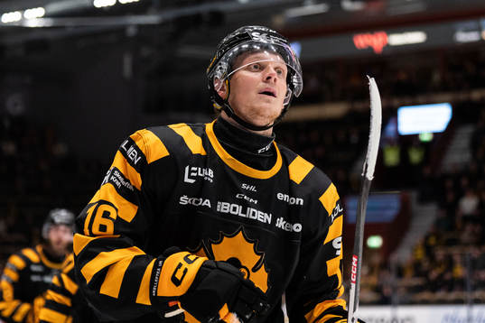 Skellefteås Linus Lindström jublar