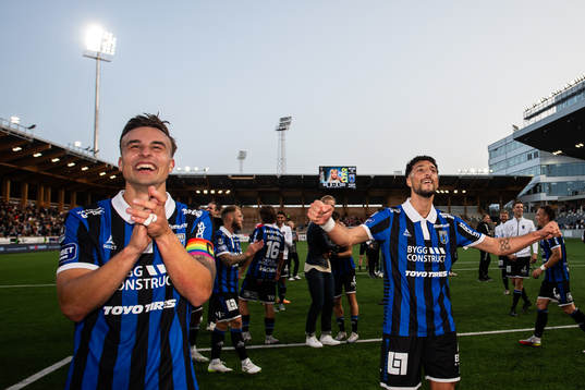Sirius Henrik Castegren och Wessam Abou Ali jublar