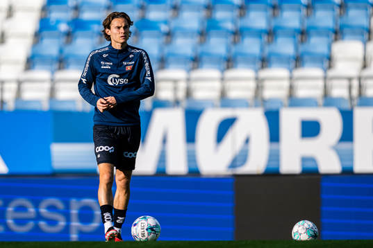 Markus Solbakken of Viking warms up