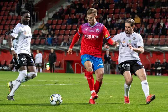 Örebros Nasiru Moro och Daniel Björnquist  mot