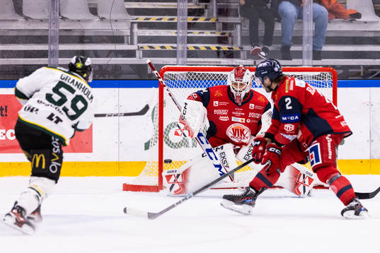 Östersunds Viktor Granholm gör 0-1 på Västerviks