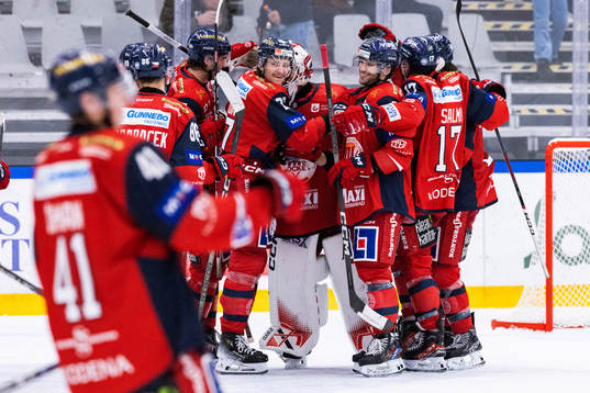 Västerviks spelare jublar