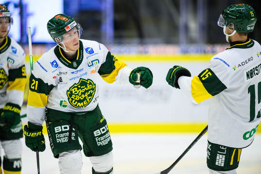 Björklövens Myles Powell jublar