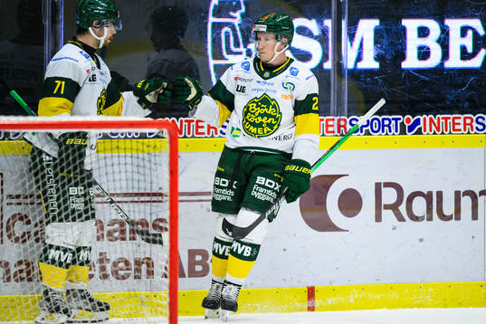 Björklövens Myles Powell jublar