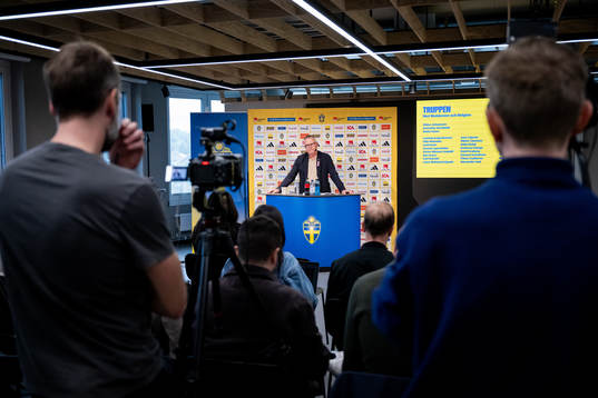 Bla gjennom flere bilder av Football, Sweden, Press conference