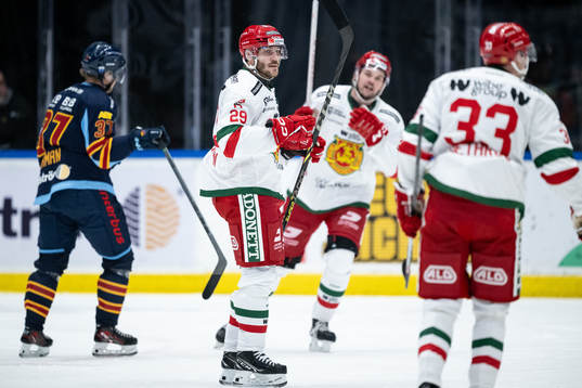 Moras Johan Persson jublar eftr 0-1