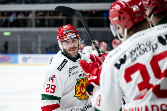 Moras Johan Persson jublar