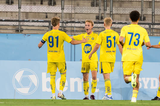 Helsingfors Liam Möller jublar efter 0-2