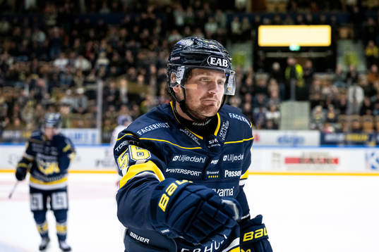 HV71s Fredrik Forsberg jublar