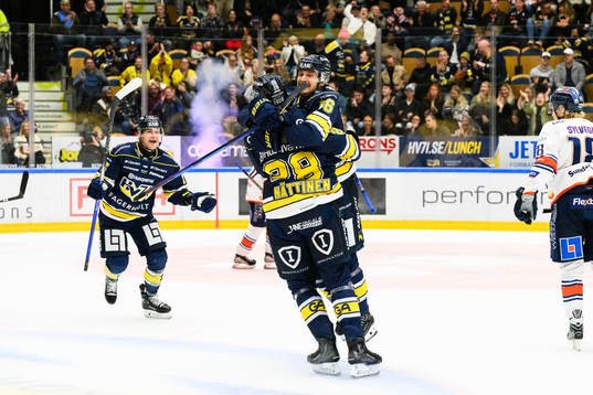 HV71s Fredrik Forsberg  jublar