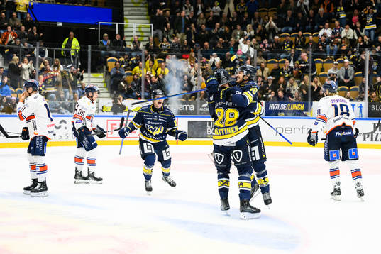 HV71s Fredrik Forsberg  jublar