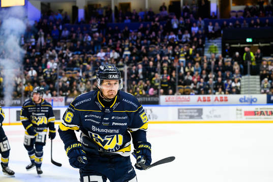 HV71s Fredrik Forsberg  jublar