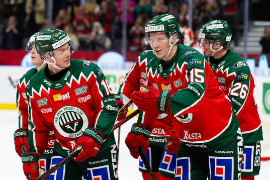 Frölundas Gustav Rydahl jublar ihop med Linus Öberg