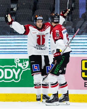 Örebros Mathias Bromé jublar