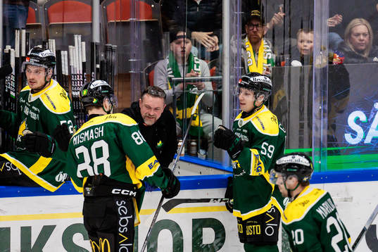 Östersunds Viktor Granholm jublar