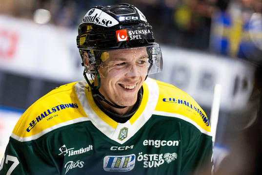 Östersunds Sebastian Benker jublar