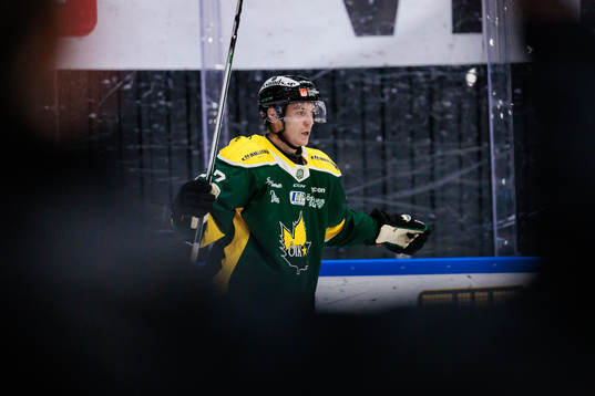 Östersunds Sebastian Benker  jublar