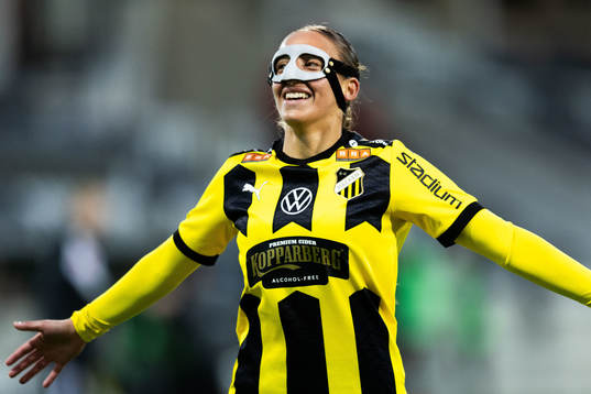 Häckens Rusul Rosa Kafaji jublar efter 1-0