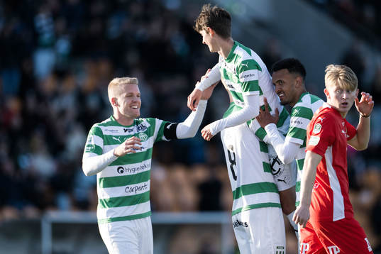Västerås SKs Olle Edlund, Alex Douglas, Simon Johansson och Daniel Ask jublar efter 3-0