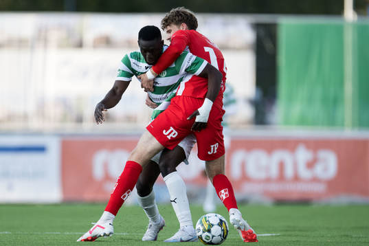 Västerås SKs Ibrahim Yalatif Diabaté och Jönköpings Södras Albin Sjöstrand Bjurnemark