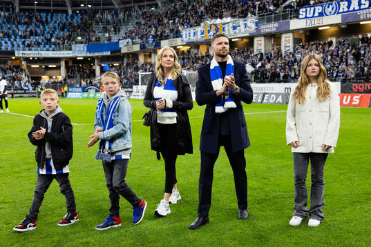 IFK Göteborgs Marcus Berg med familj hyllas