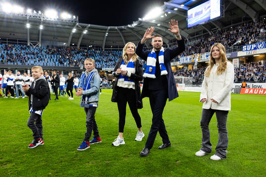IFK Göteborgs Marcus Berg med familj hyllas