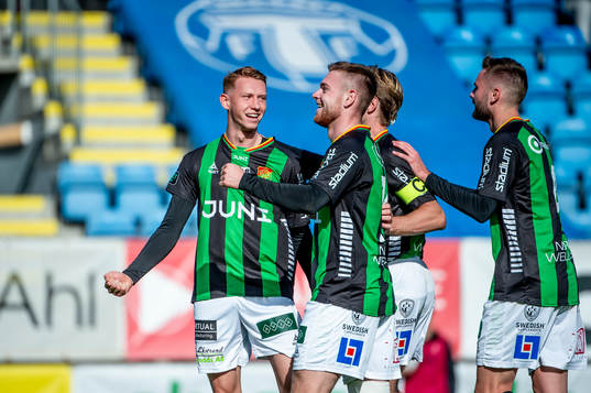 GAISs Julius Lindberg jublar med lagkamraterna efter 0-2