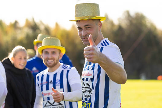 IFK Karlshamns Karl Lindqvist jublar