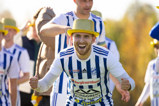 IFK Karlshamns Lukas Jönsson jublar