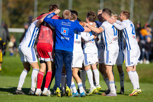 IFK Karlshamns spelare jublar