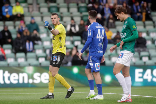 Brages målvakt Andre Bernardini jublar