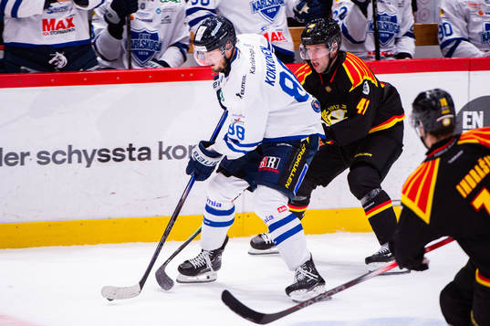 Karlskogas Jesper Kokkonen och Brynäs Greg Scott