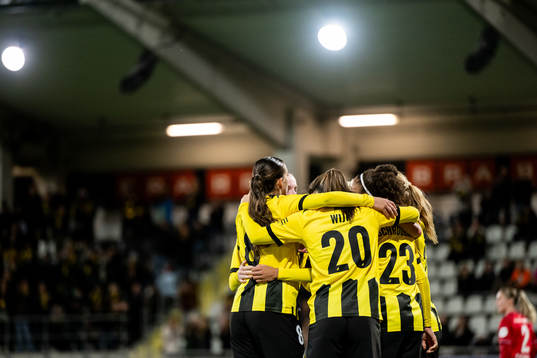 Players of Häcken celebrate the 1-1 goal by Felicia