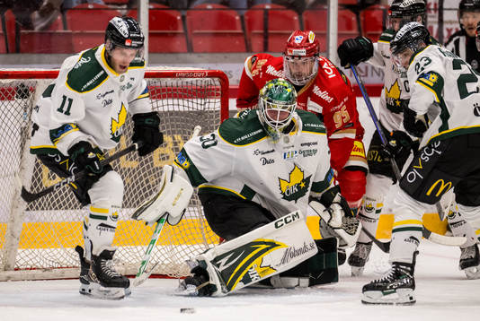 Östersunds Josef Ingman och målvakt Isak Mantler