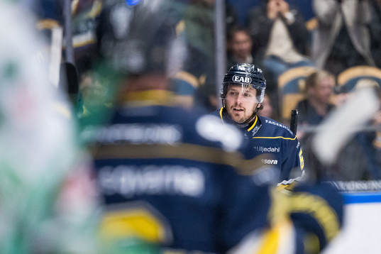 HV71s Fredrik Forsberg jublar