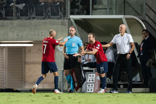 Fredrik Aursnes, Bård Finne and Head coach Ståle Solbakken of Norway