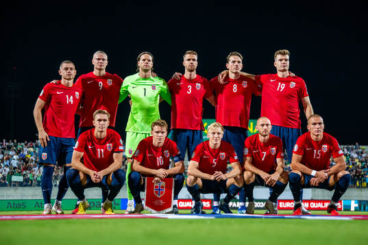 The starting eleven of Norway pose for a team photo