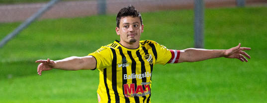 IFK Hässleholms Isak Orajärvi har gjort mål och jublar i matchen i div. 2 mellan IFK Hässleholm och FBK Balkan i Hässleholm 13 oktober 2023.