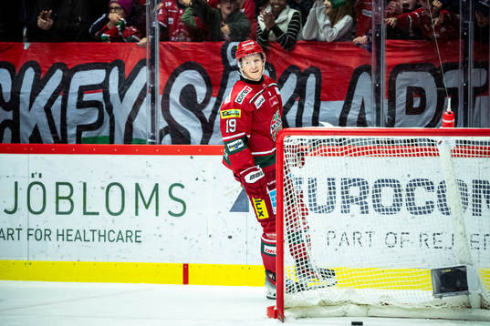 MoDos Erik Karlsson jublar