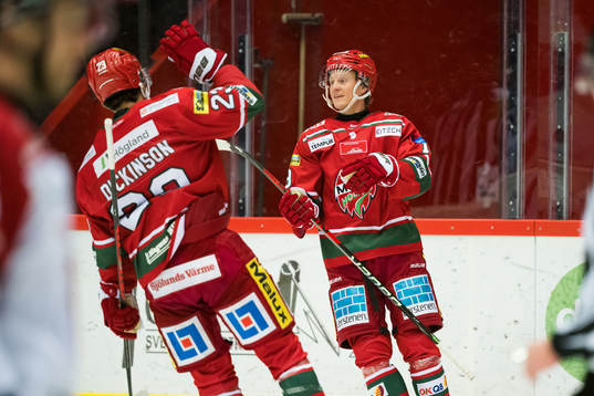 MoDos Erik Karlsson jublar med Josh Dickinson