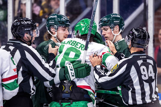 Färjestads Jeremy Salvas Groleau och Rögles Dennis