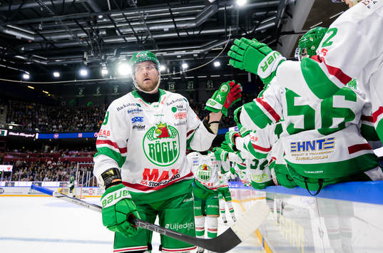 Rögles Linus Sandin jublar