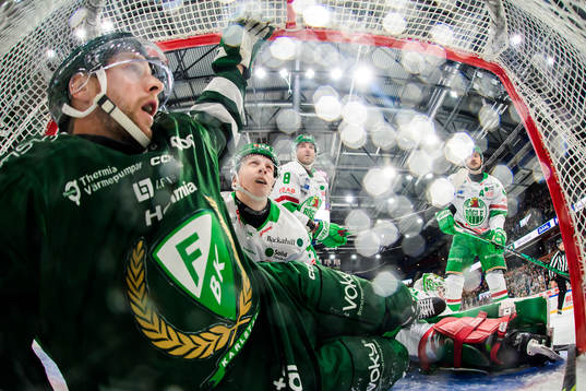 Färjestads Per Åslund jublar