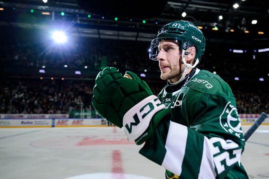 Färjestads Per Åslund jublar