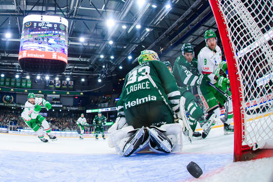 Rögles Linus Sandin skjuter 2-1