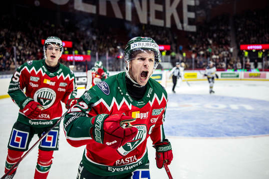Frölunda HCs Max Friberg jublar