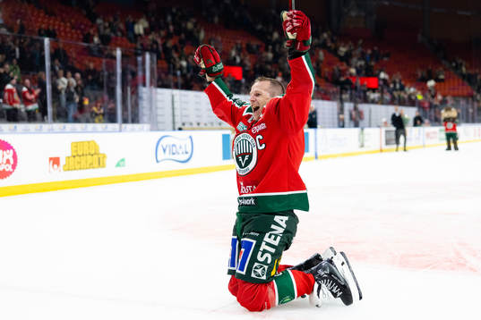 Frölundas Max Friberg jublar framför klacken