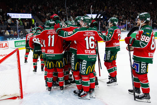 Frölundas spelare jublar